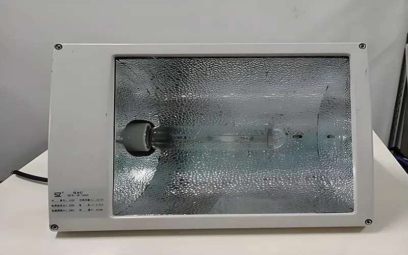 LED floodlights vs. halogen floodlights outdoor lighting effect comparison for building and landscape illumination