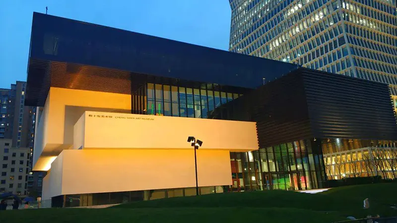 Commercial building facade lighting design with LED architectural lighting effects